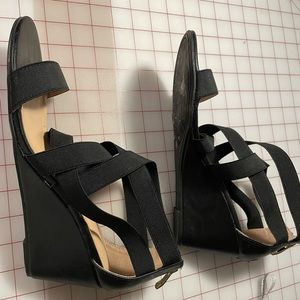 Liz Claiborne Strappy elastic gladiator wedges